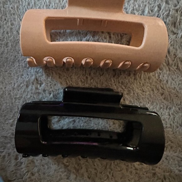 semi squishy hair clips black and beige - Picture 3 of 5